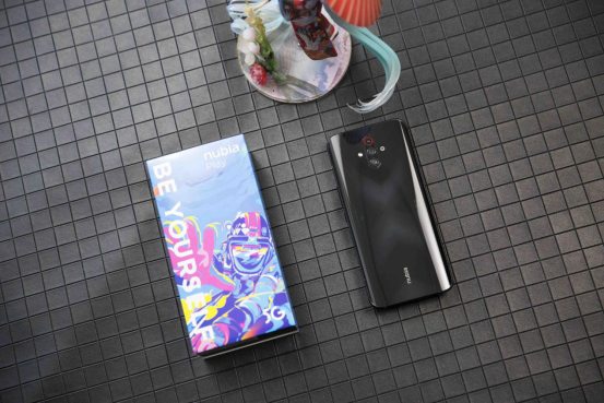 努比亚Play 5G手机评测：144Hz超高刷新率屏幕与时尚颜值