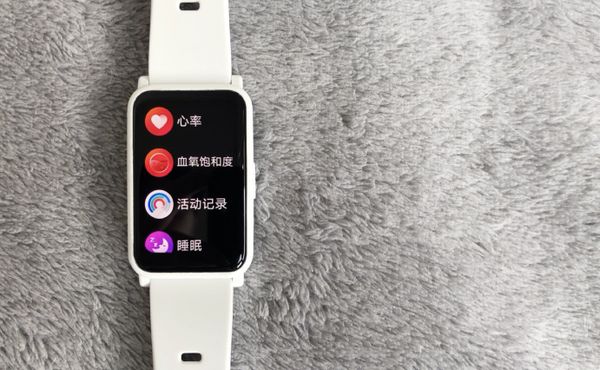 荣耀手表ES体验：搭载长方形大屏的健康小助理