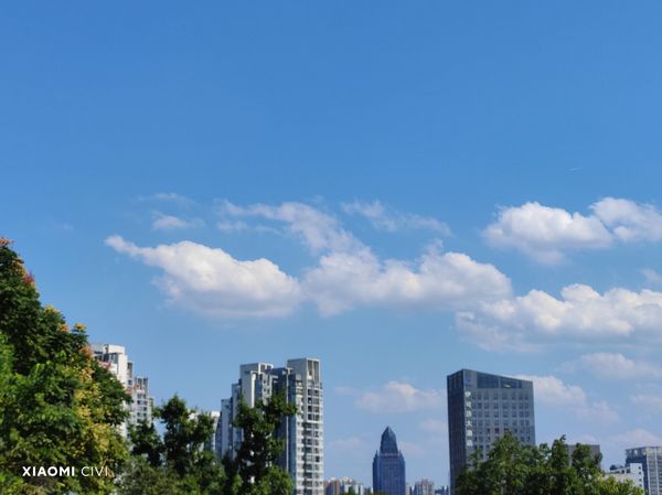 轻薄续航美颜全都要：小米Civi动手玩