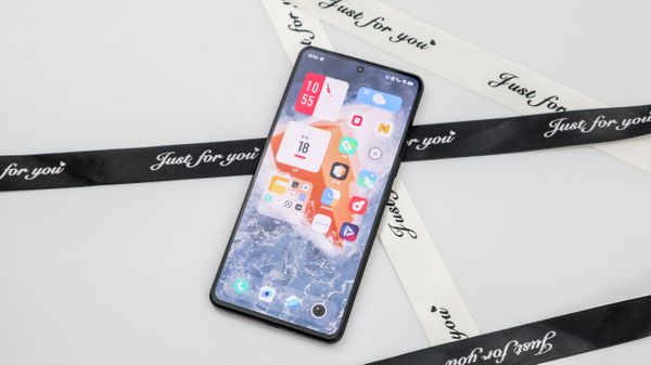 依旧是水桶型直屏旗舰：iQOO 10评测