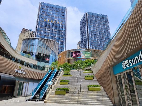 依旧是水桶型直屏旗舰：iQOO 10评测