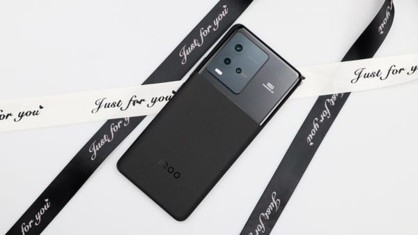 依旧是水桶型直屏旗舰：iQOO 10评测