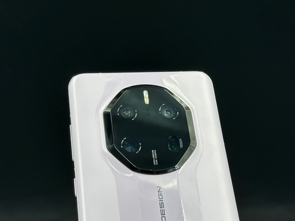 华为Mate 50 RS动手玩：拍照有进步，卫星通讯很实用