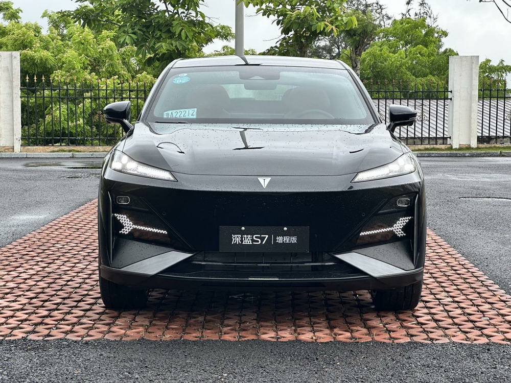 拒绝合资，科技操控全都有，试驾深蓝S7