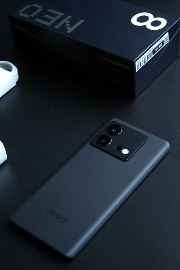 iQOO Neo8 Pro：硬核双芯，真的很Pro
