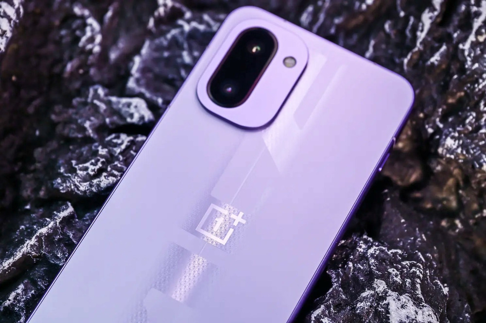 一加Ace 6T手机开箱上手:出众的质感和耐用性 一加Ace 6T手机开箱上手:出众的质感和耐用性-SmartHey