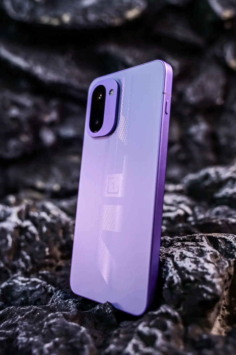 一加Ace 6T手机开箱上手:出众的质感和耐用性 一加Ace 6T手机开箱上手:出众的质感和耐用性-SmartHey