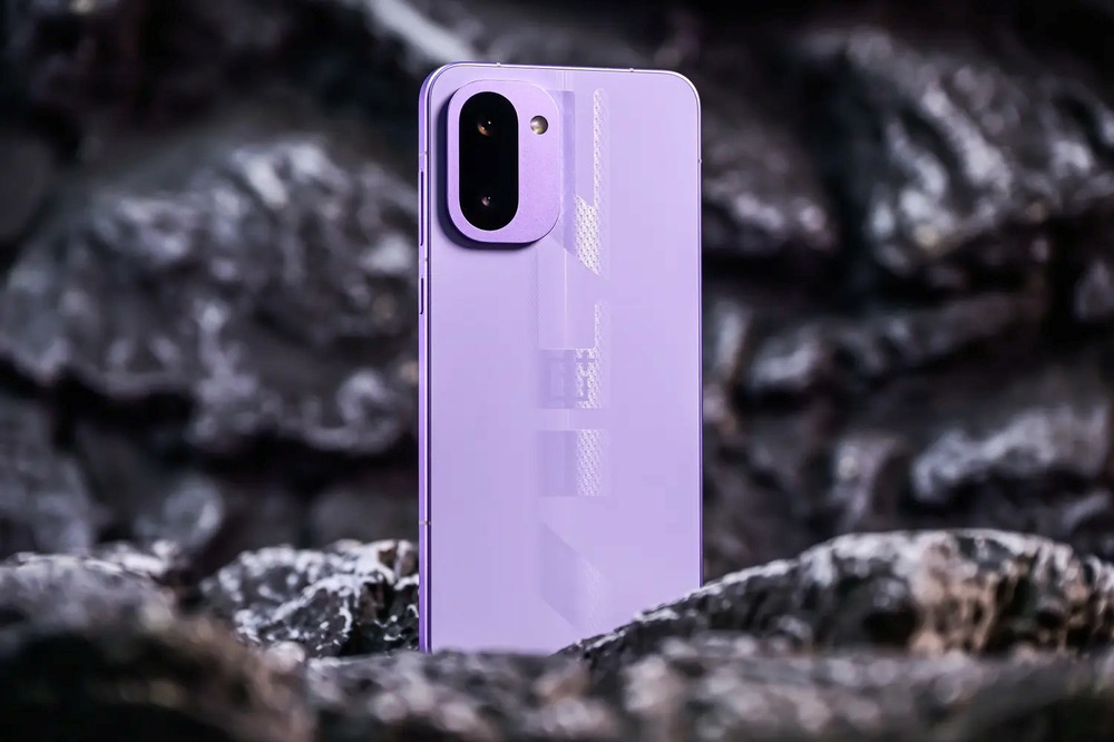 一加Ace 6T手机开箱上手:出众的质感和耐用性 一加Ace 6T手机开箱上手:出众的质感和耐用性-SmartHey