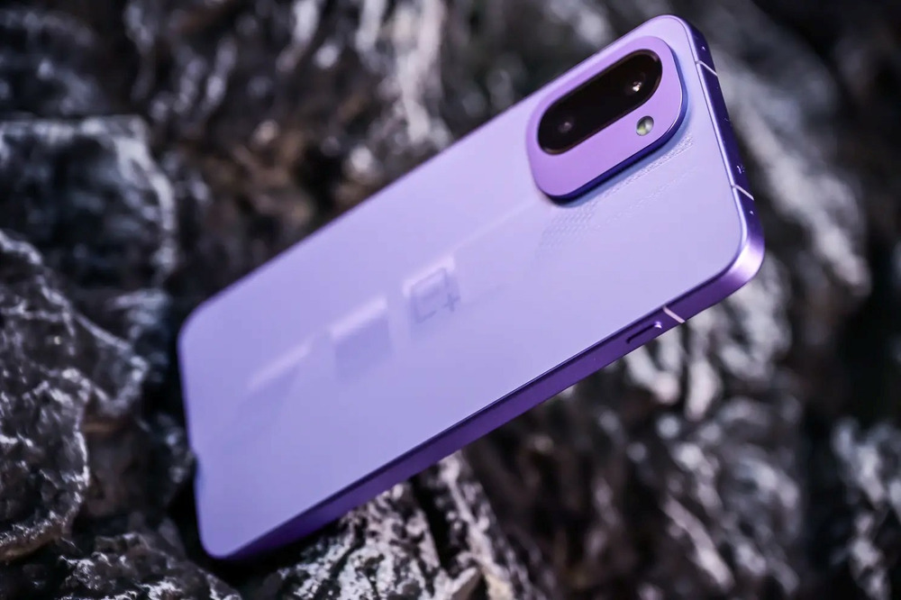 一加Ace 6T手机开箱上手:出众的质感和耐用性 一加Ace 6T手机开箱上手:出众的质感和耐用性-SmartHey