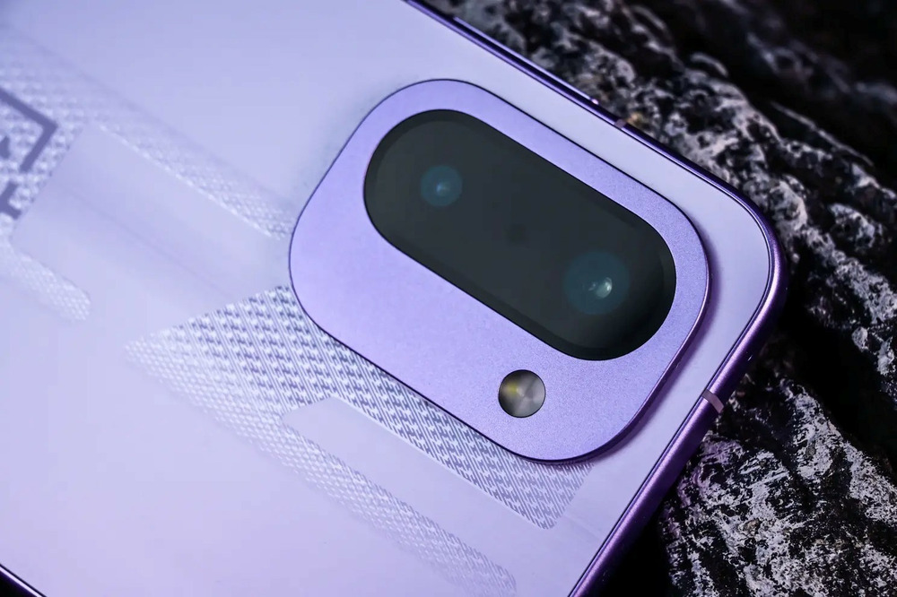 一加Ace 6T手机开箱上手:出众的质感和耐用性 一加Ace 6T手机开箱上手:出众的质感和耐用性-SmartHey